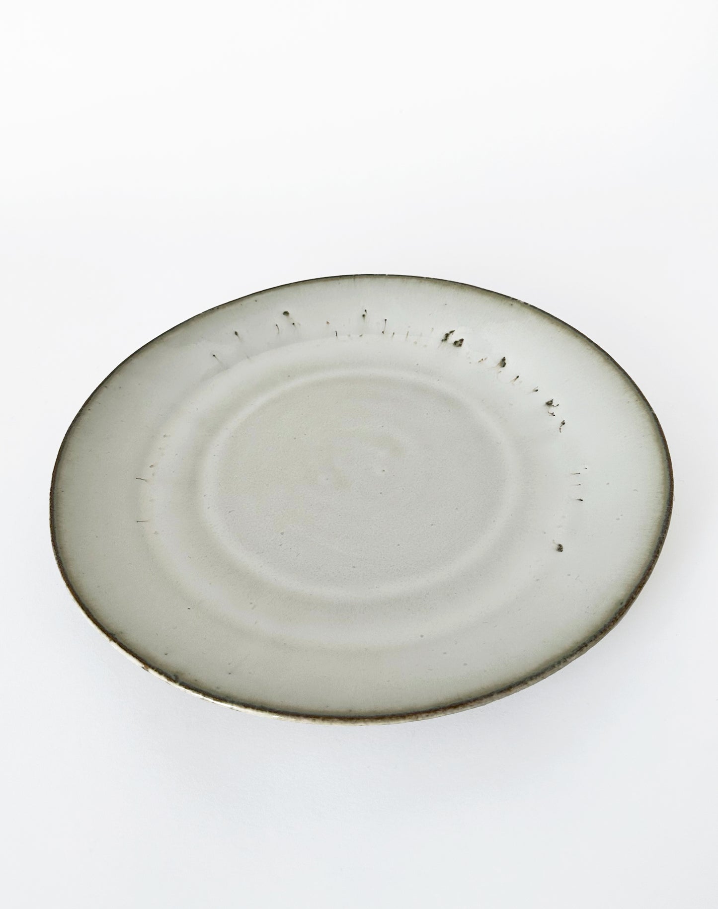 Assiette beige en grès