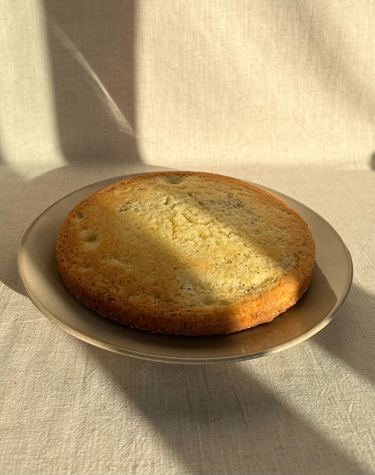 Assiette beige en grès