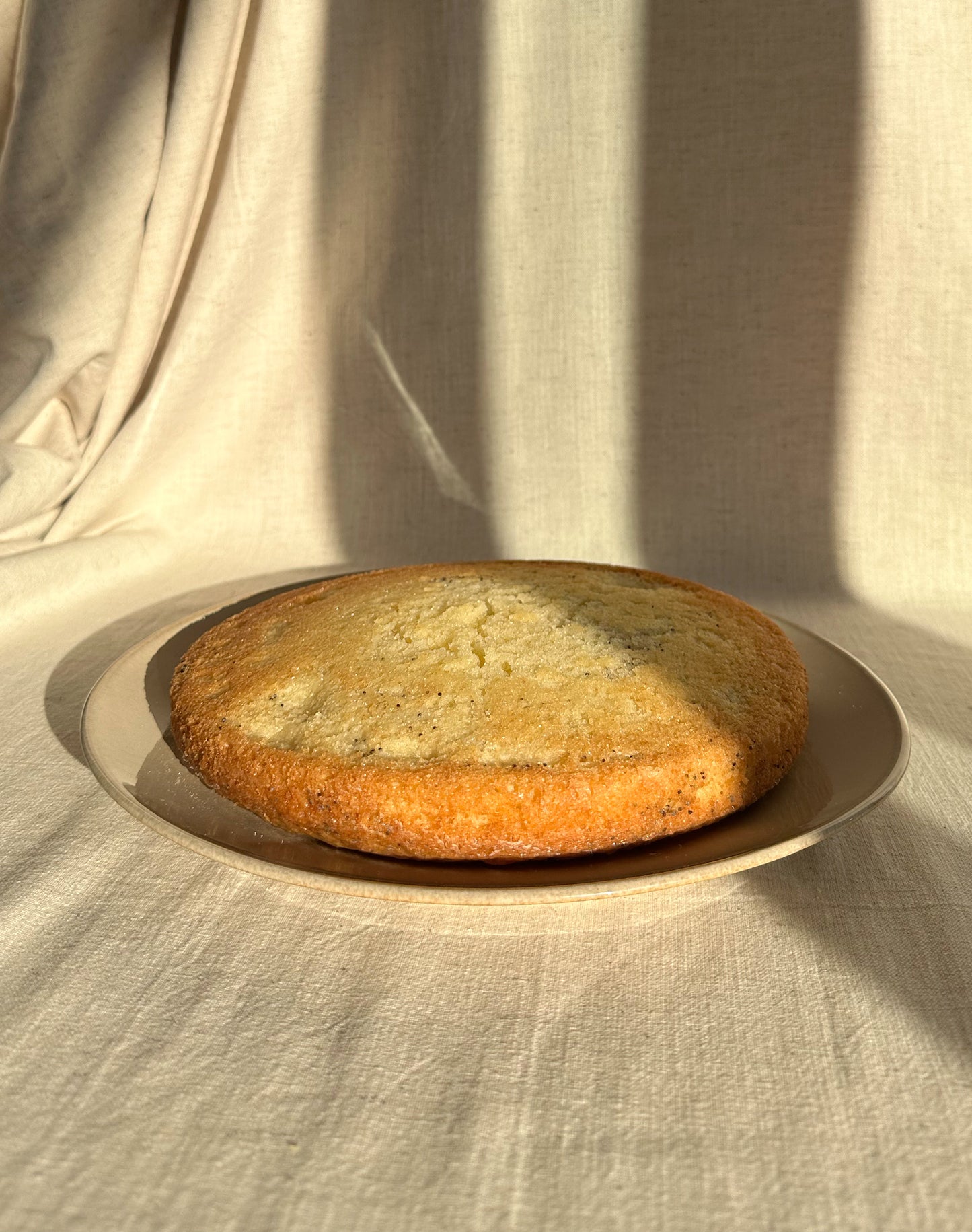 Assiette beige en grès
