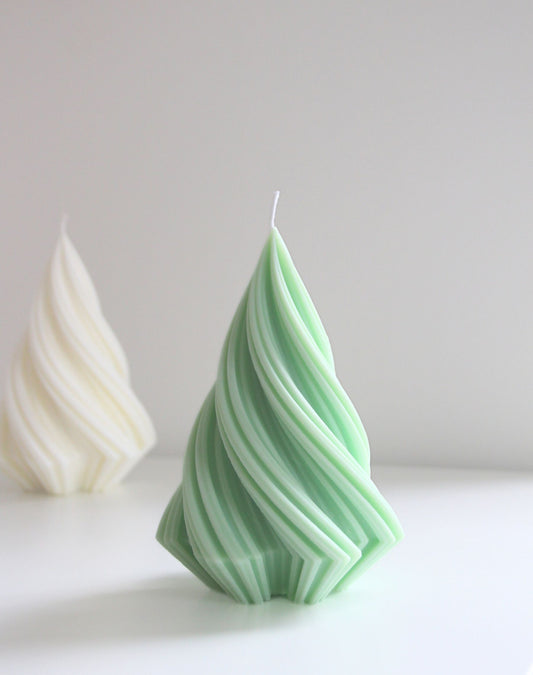 Bougie en forme de sapin vert pastel parfait pour la décoration de Noël