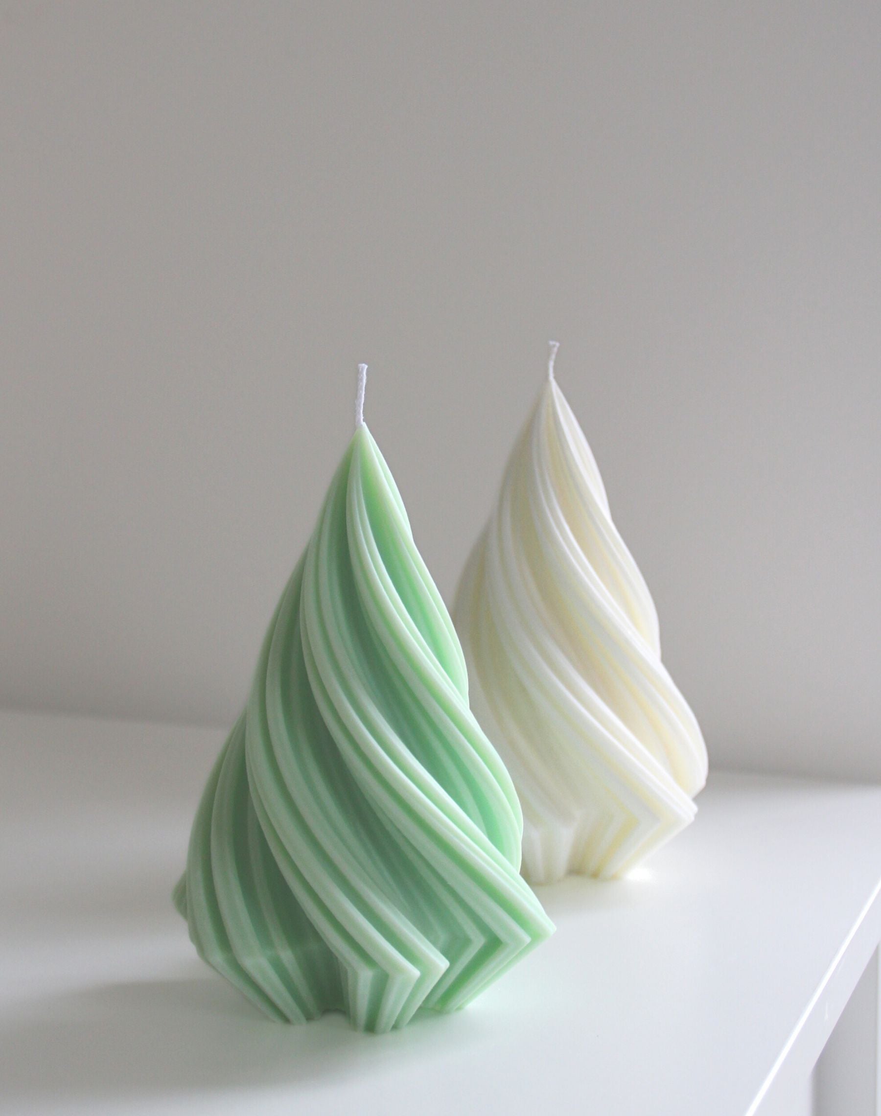 Bougie en forme de sapin vert pastel parfait pour la décoration de Noël